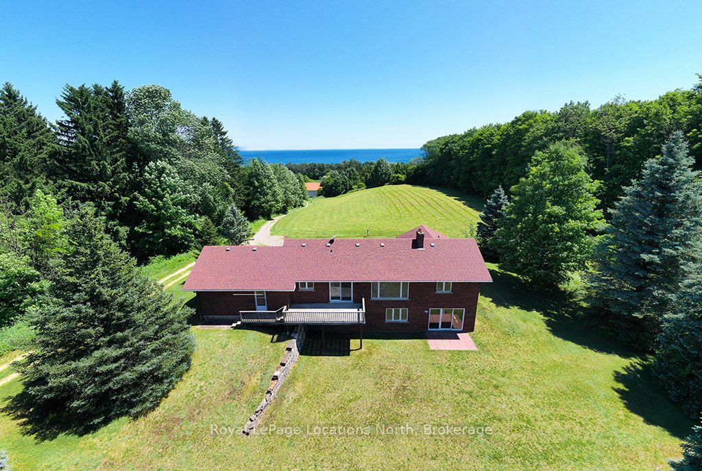 159038 7th Line Property Photo 1