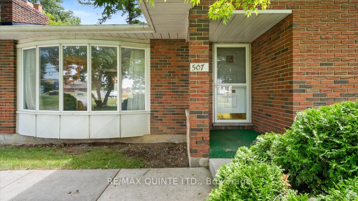 507 Dundas Street W Property Photo 3