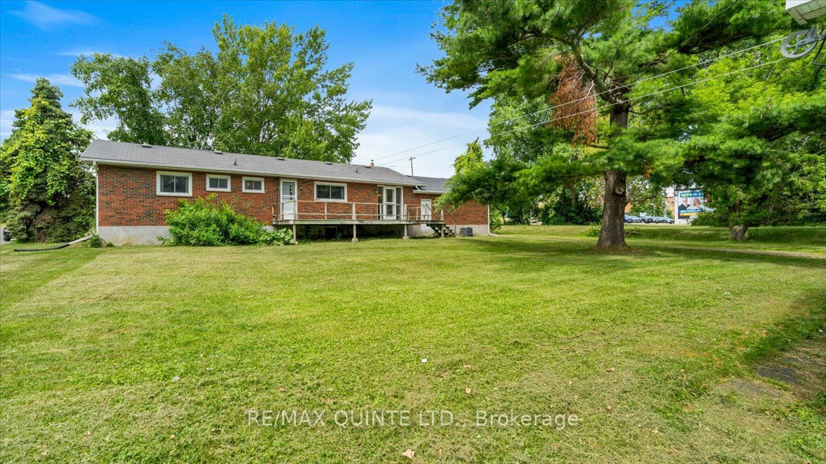 507 Dundas Street W Property Photo 5