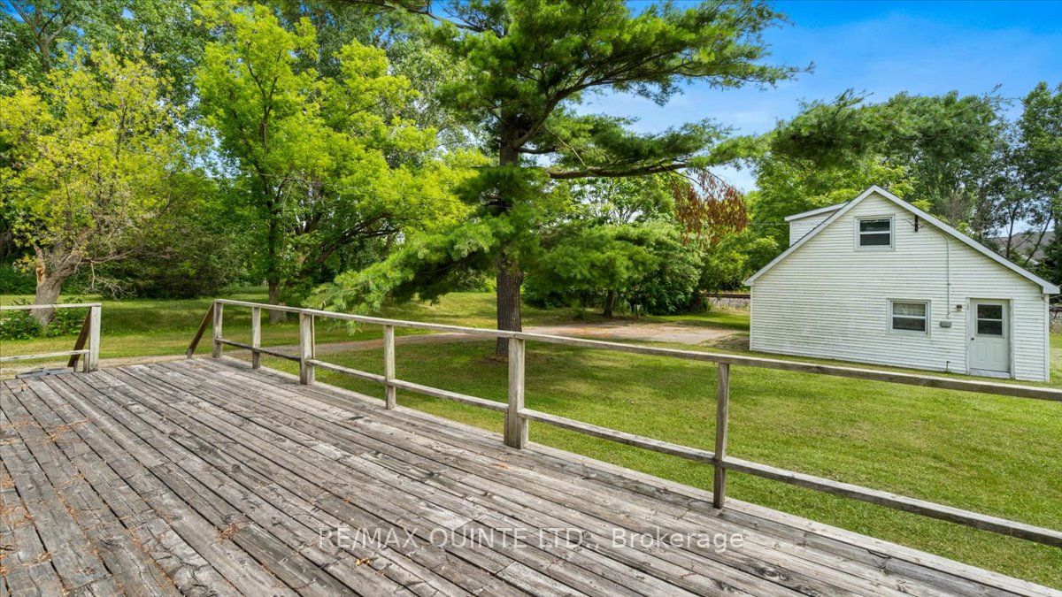 507 Dundas Street W Property Photo 6