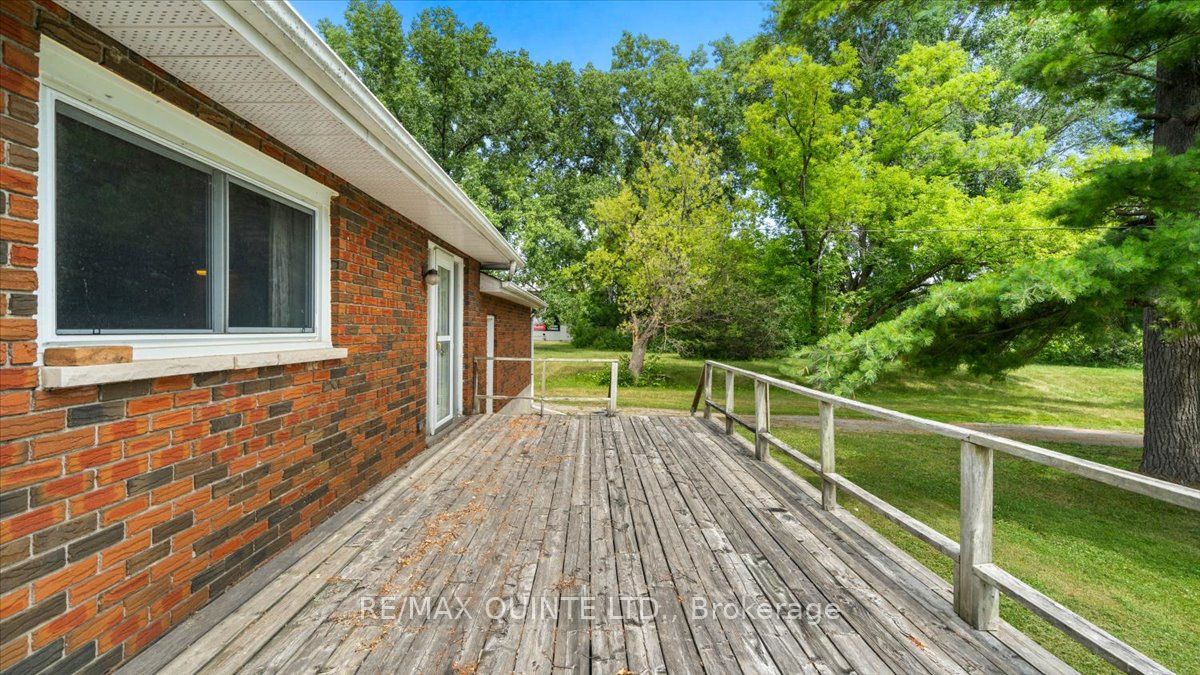 507 Dundas Street W Property Photo 7