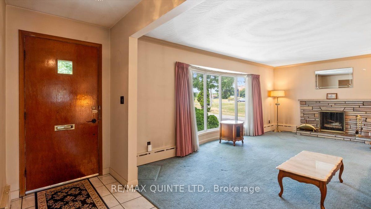 507 Dundas Street W Property Photo 8