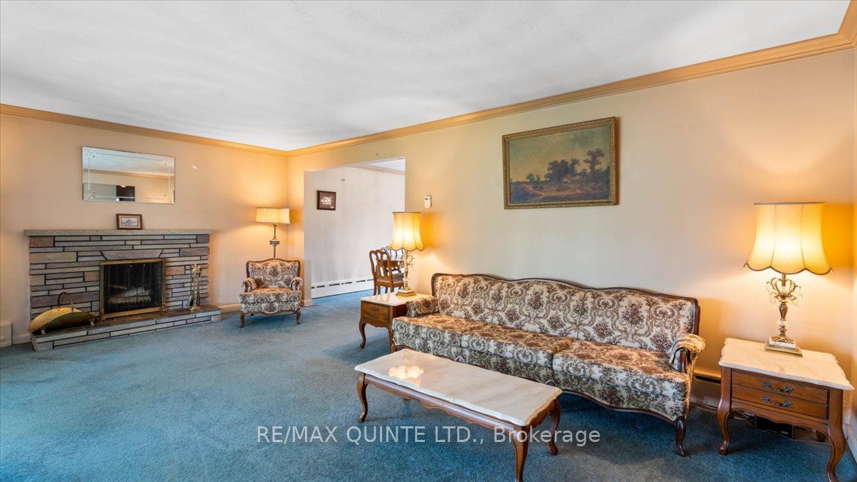 507 Dundas Street W Property Photo 10