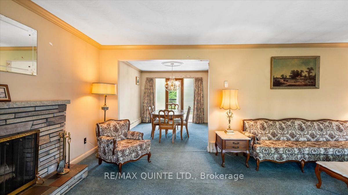 507 Dundas Street W Property Photo 11