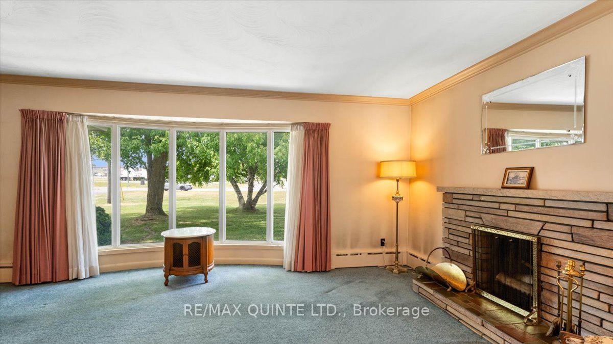 507 Dundas Street W Property Photo 12