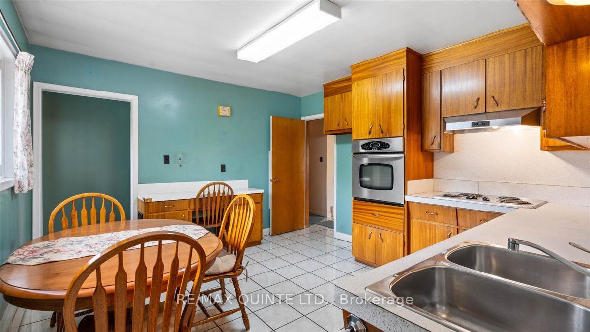 507 Dundas Street W Property Photo 14