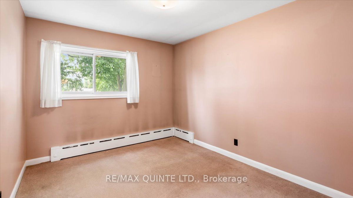 507 Dundas Street W Property Photo 18