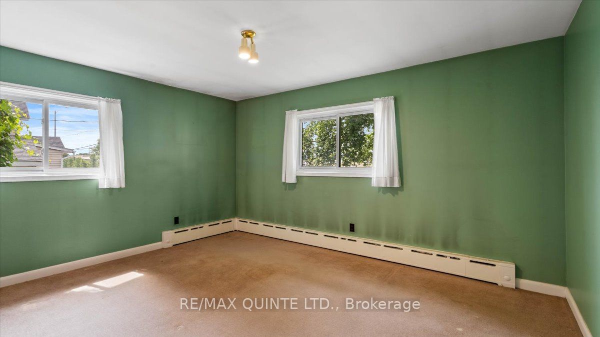 507 Dundas Street W Property Photo 20
