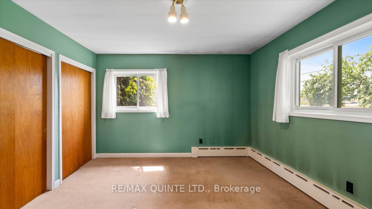 507 Dundas Street W Property Photo 22