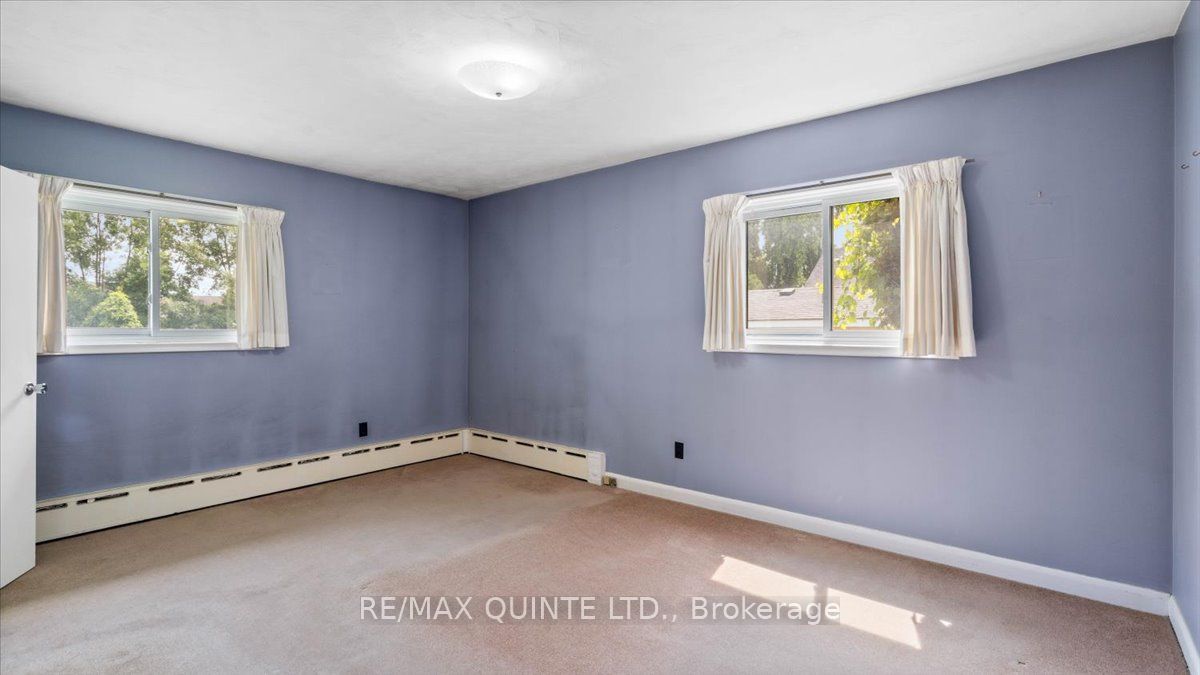 507 Dundas Street W Property Photo 23