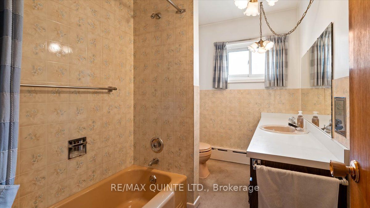 507 Dundas Street W Property Photo 27