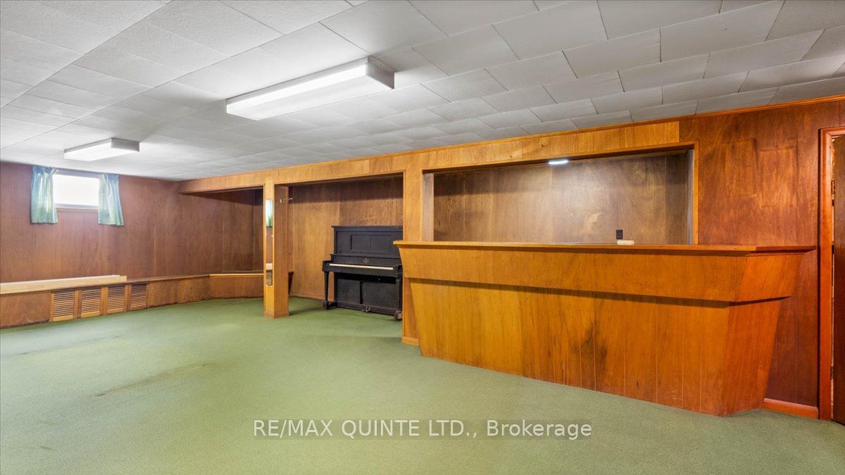 507 Dundas Street W Property Photo 28