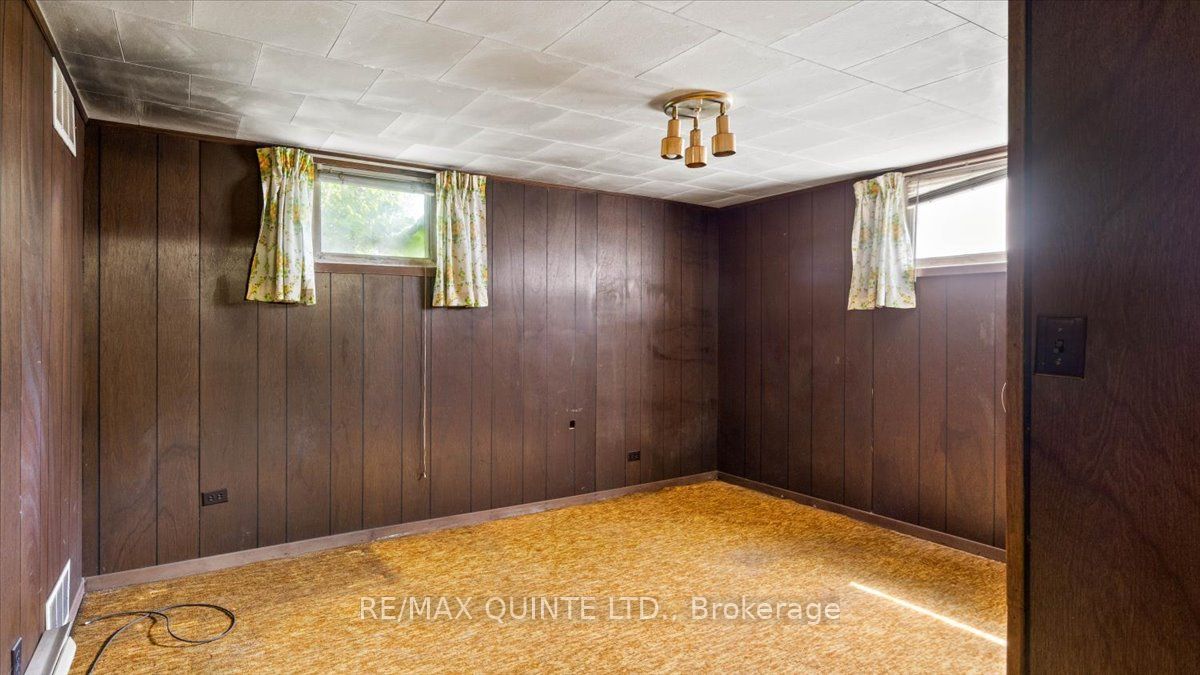 507 Dundas Street W Property Photo 31