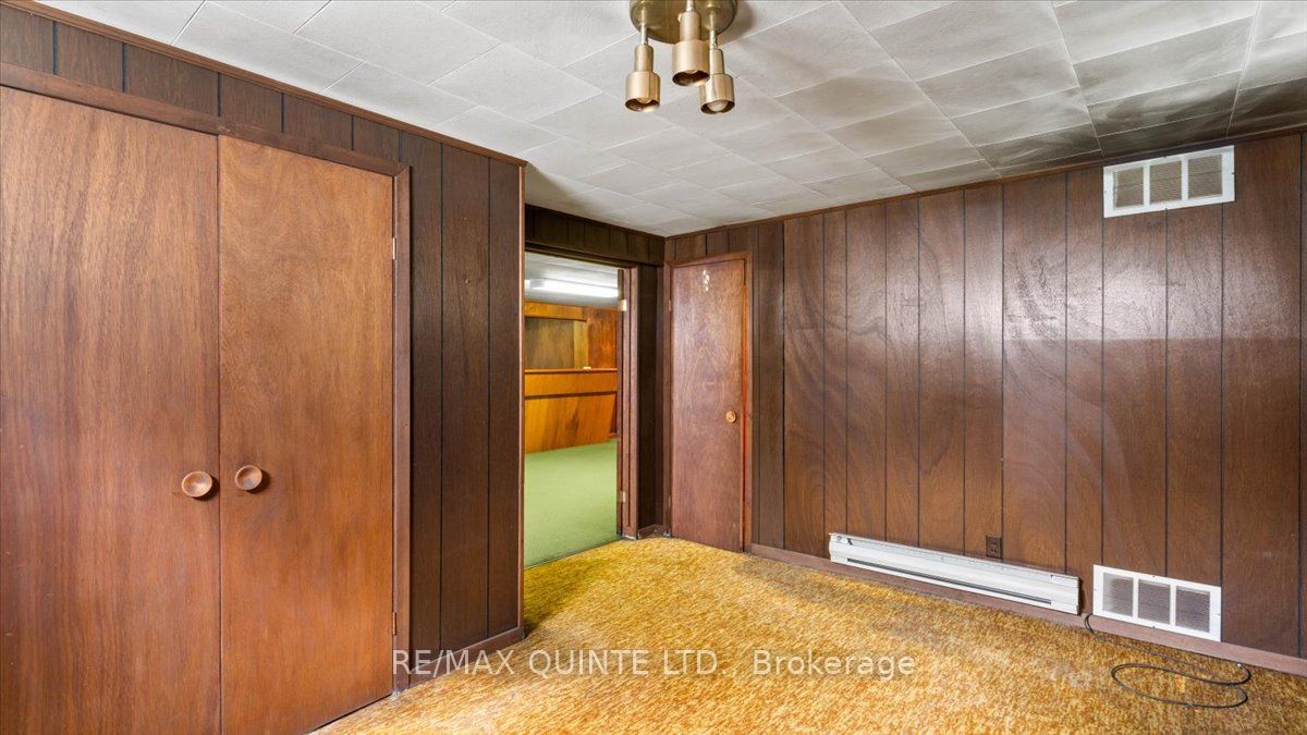 507 Dundas Street W Property Photo 32