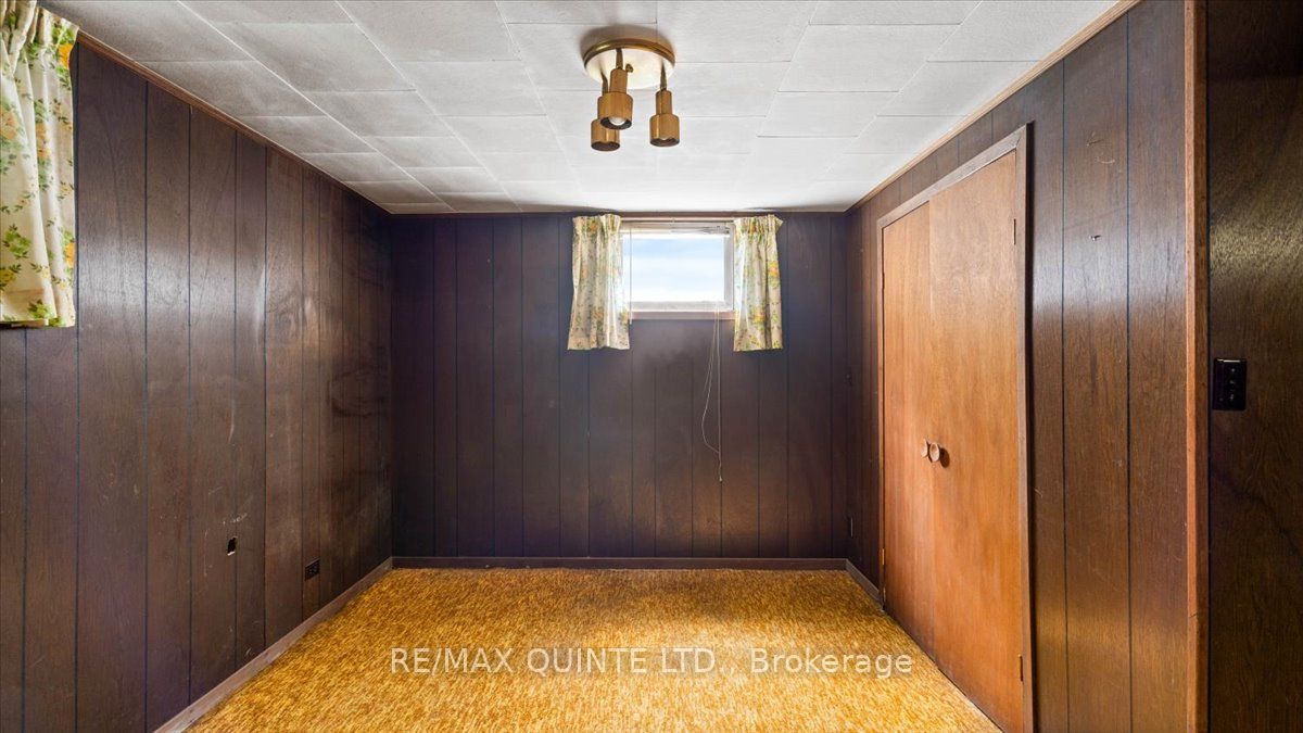 507 Dundas Street W Property Photo 33