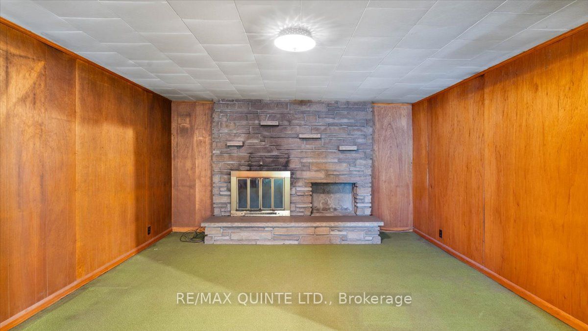 507 Dundas Street W Property Photo 36