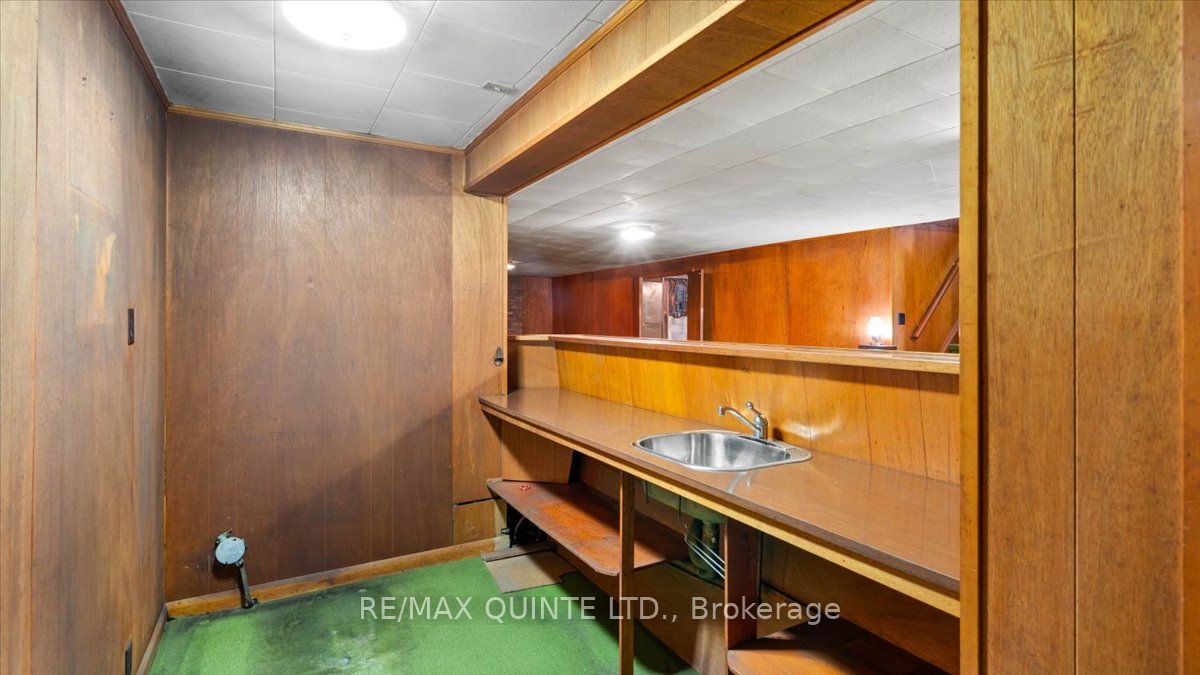 507 Dundas Street W Property Photo 39