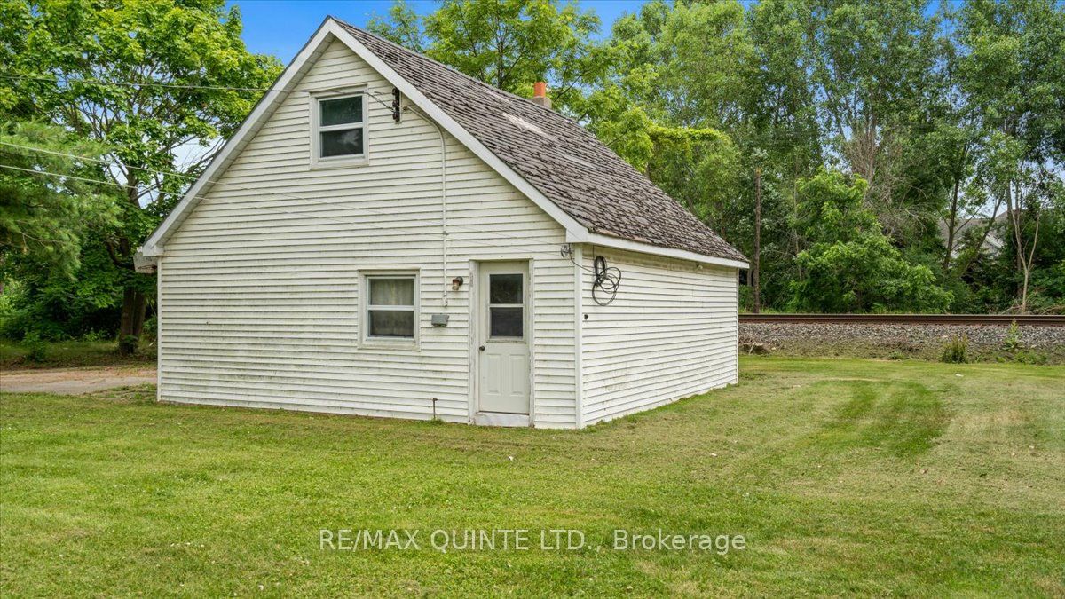 507 Dundas Street W Property Photo 43