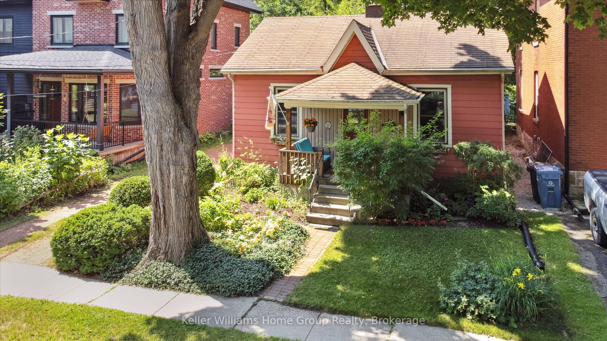 15 Tiffany Street W Property Photo 1