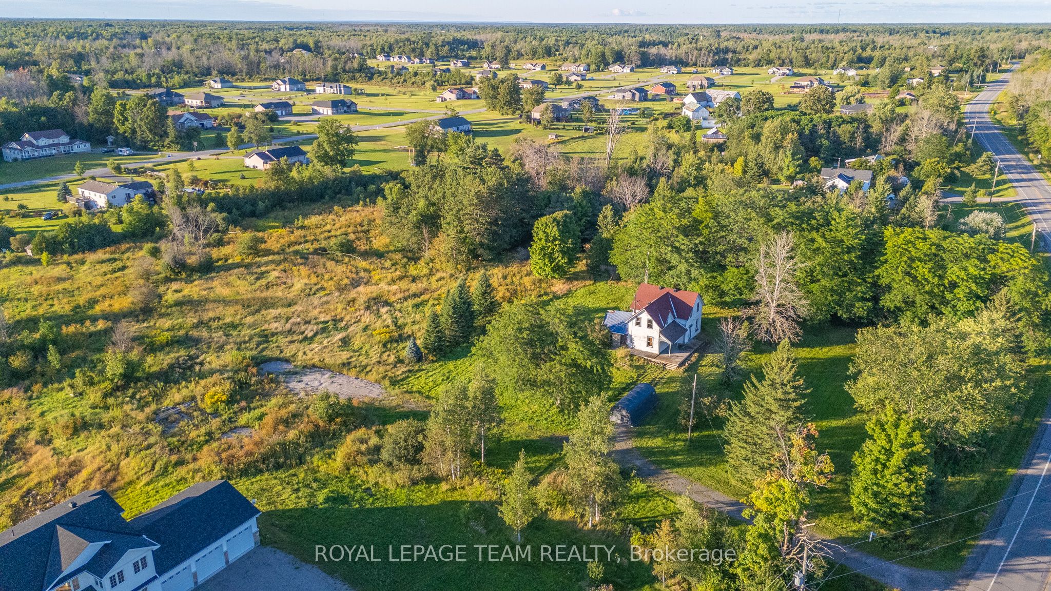 1102 Perth Road N Property Photo 1