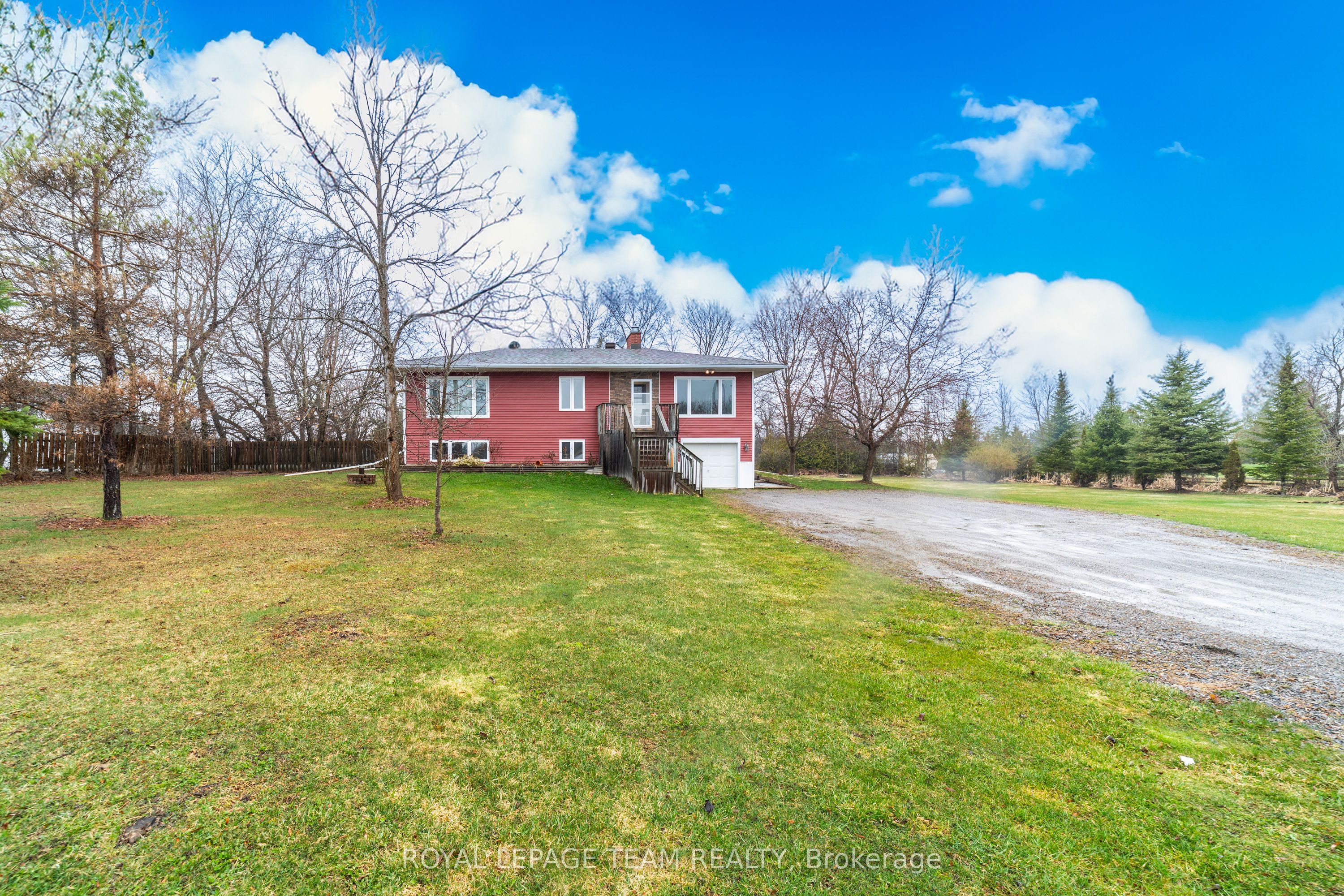 1080 Perth Road N Property Photo 1
