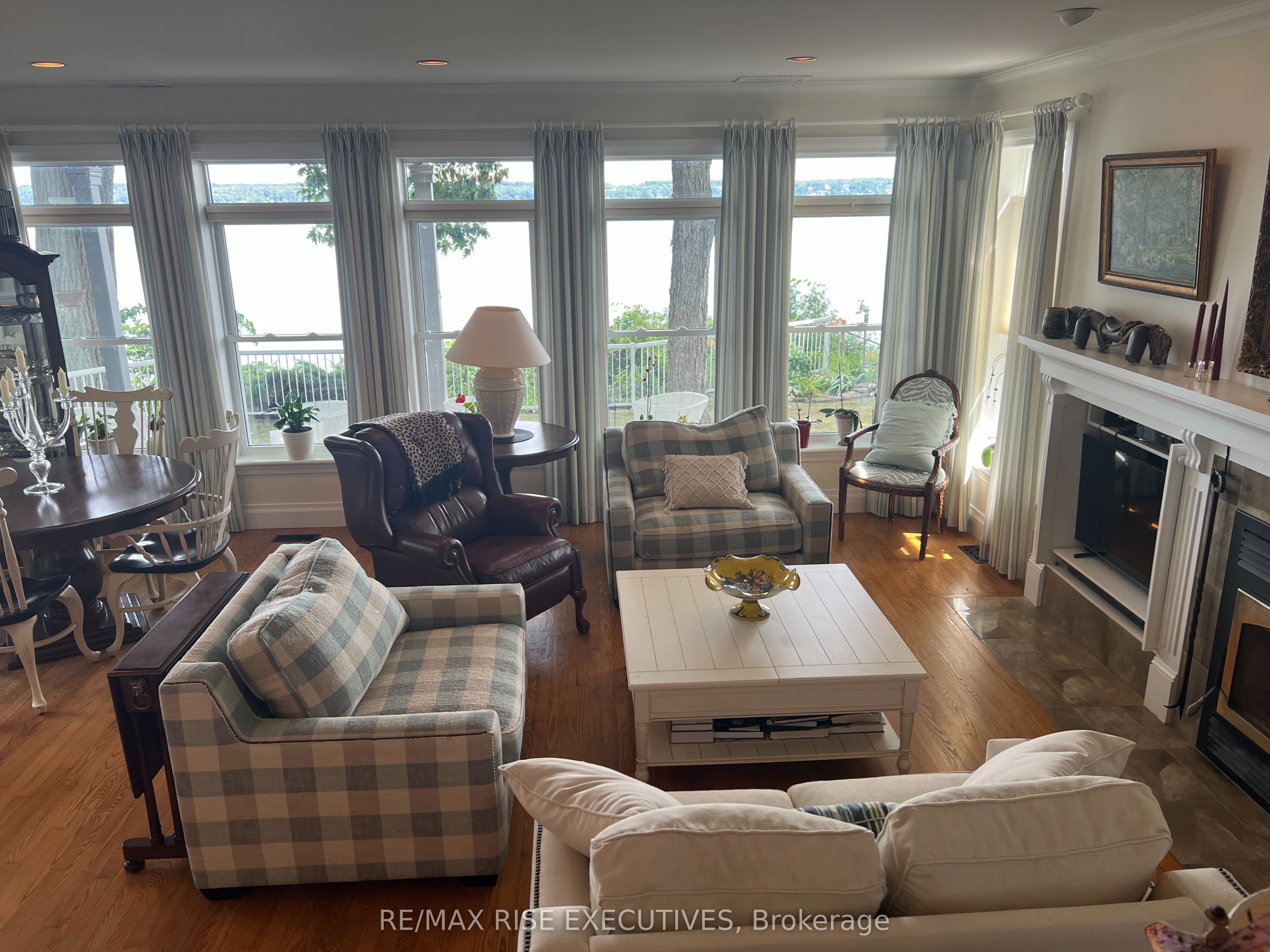 105 Fraser Lane Property Photo 4