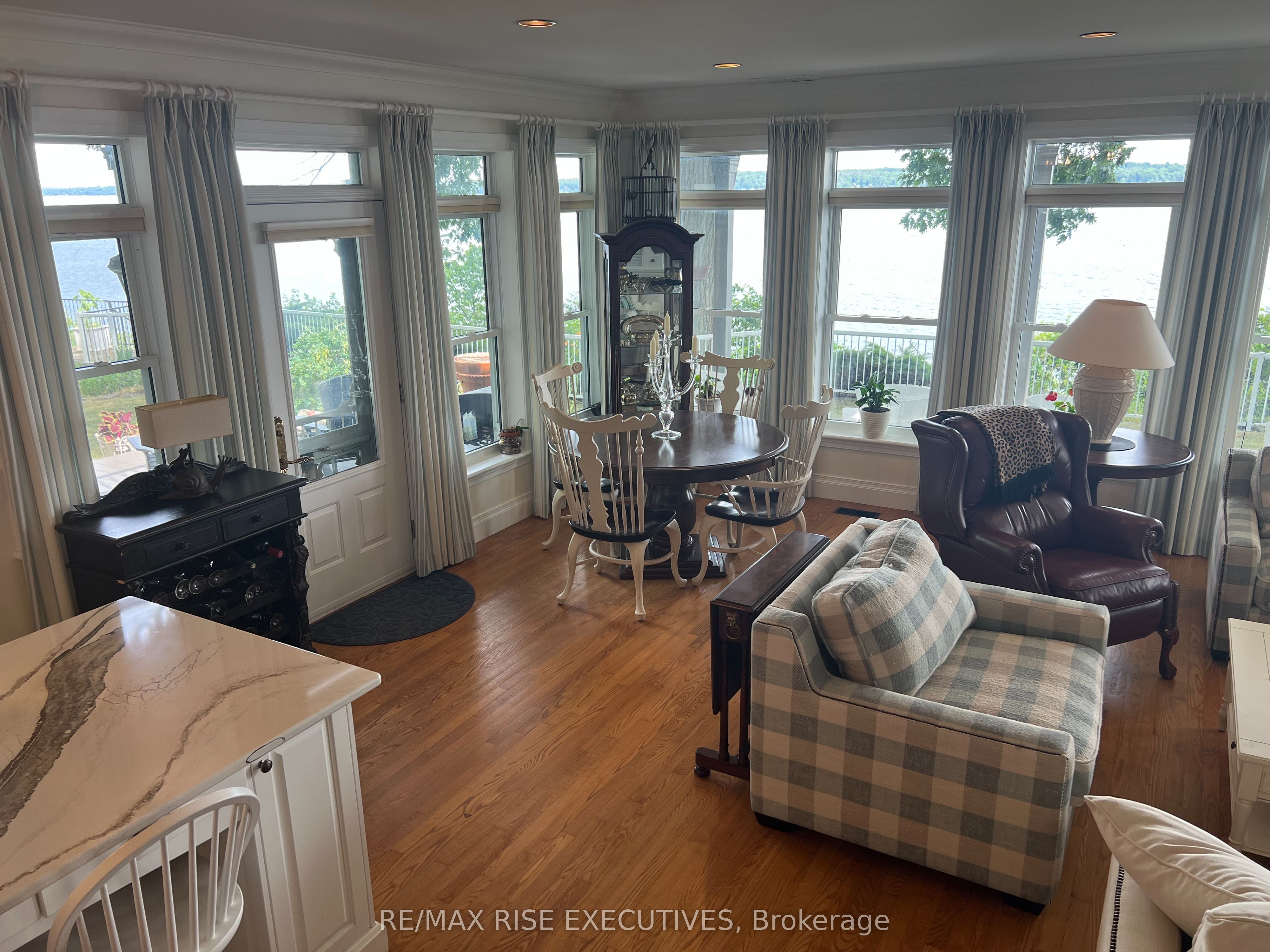 105 Fraser Lane Property Photo 5