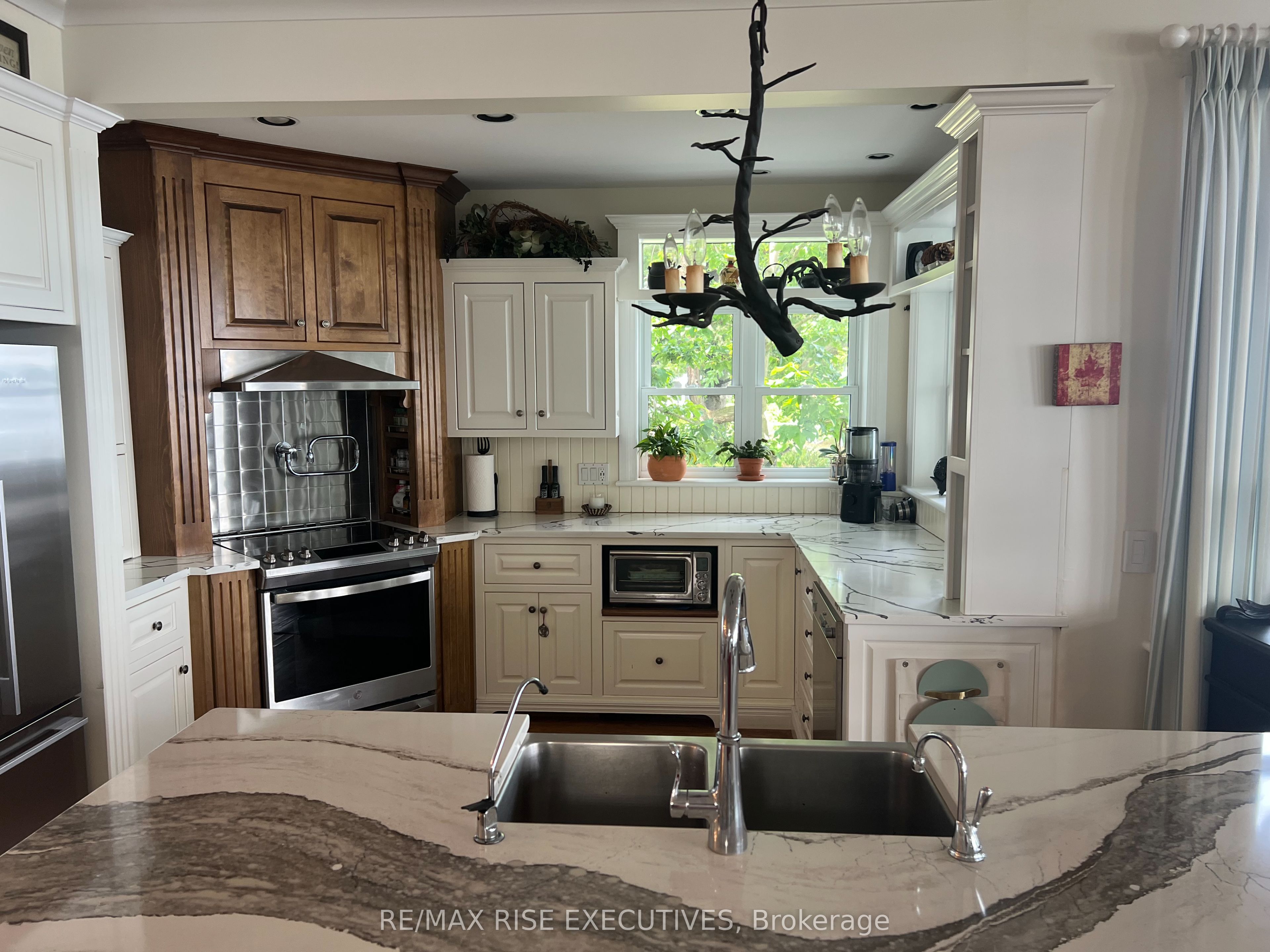 105 Fraser Lane Property Photo 6