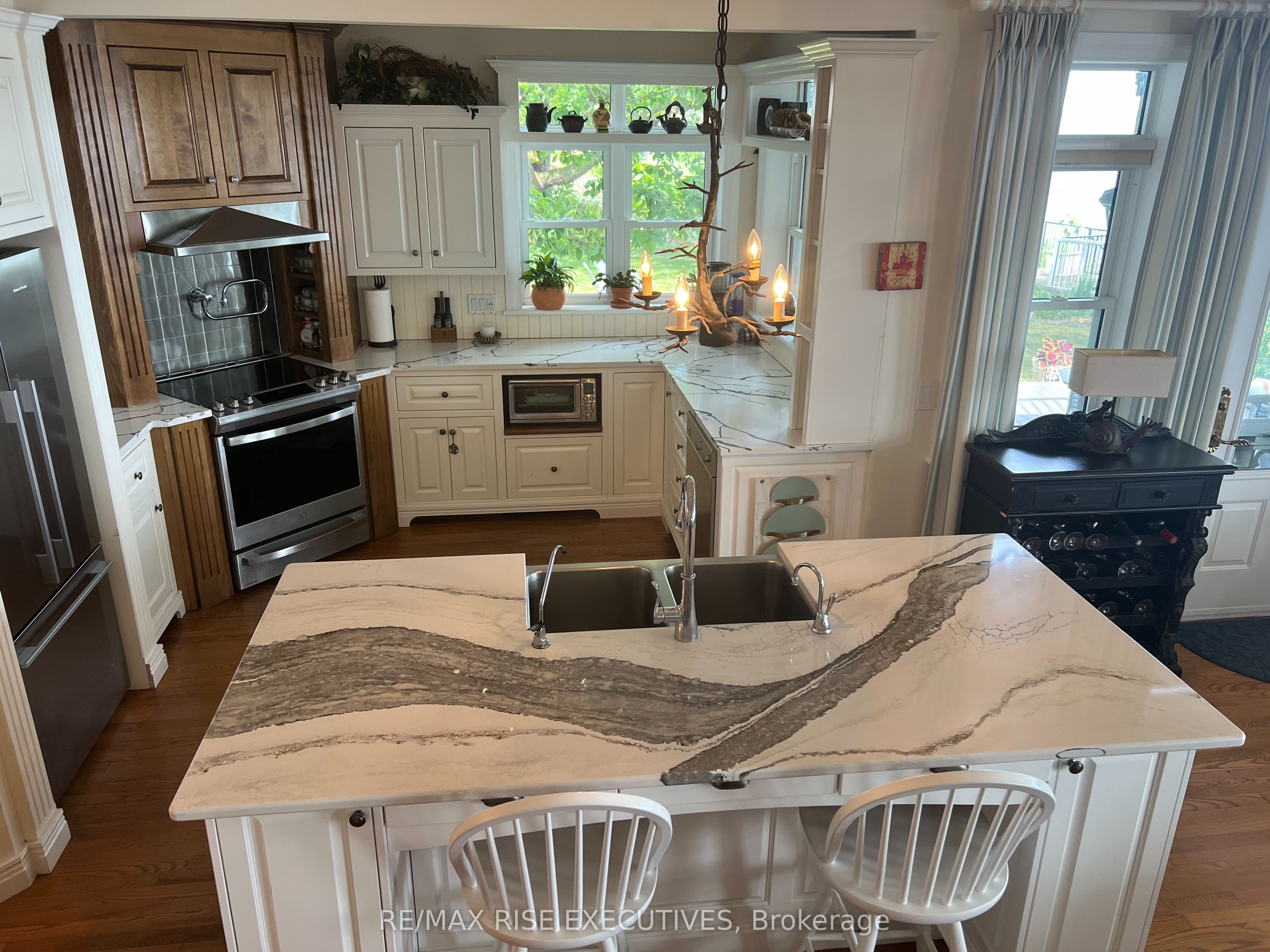 105 Fraser Lane Property Photo 7