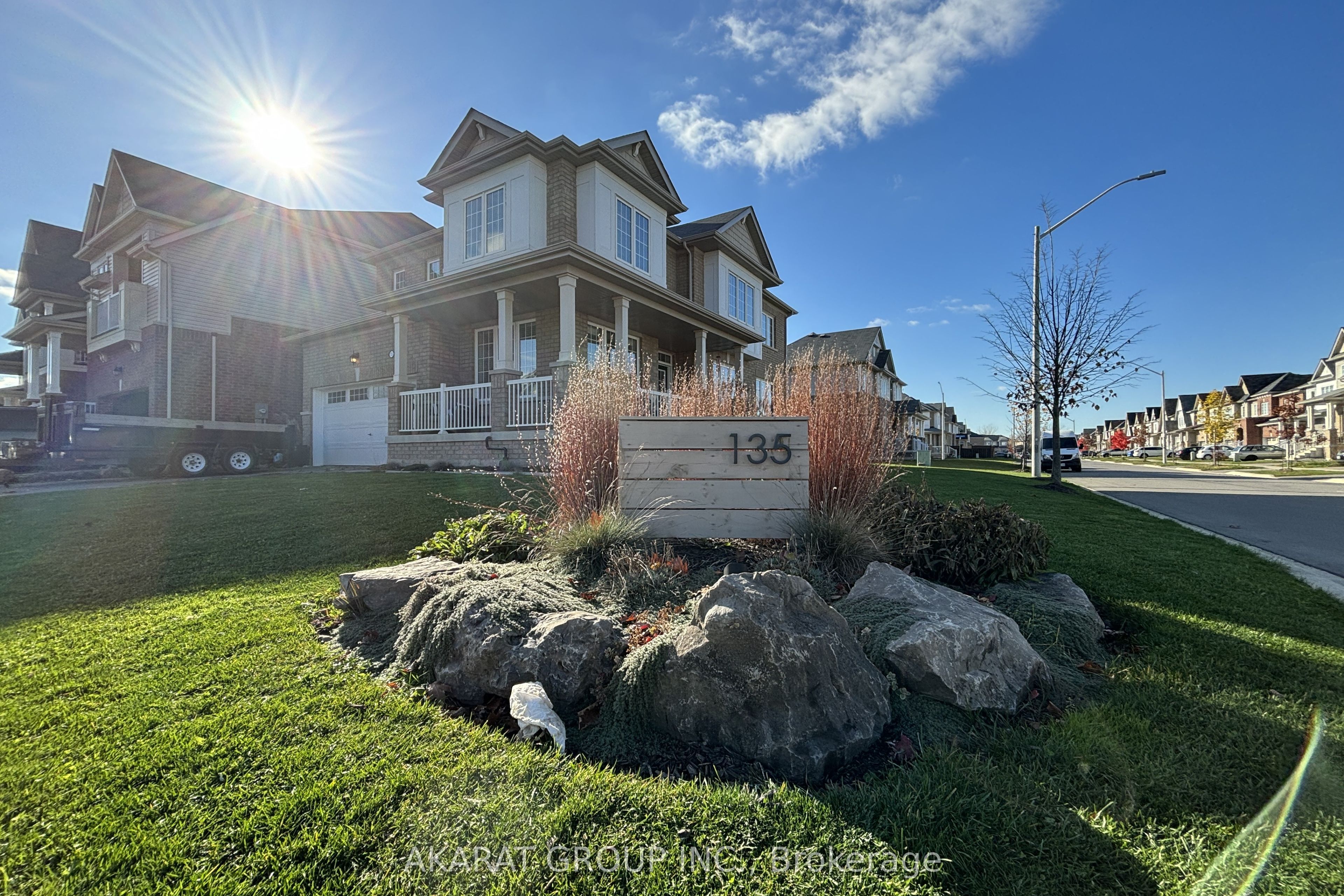 135 Esther Cres Property Photo 1