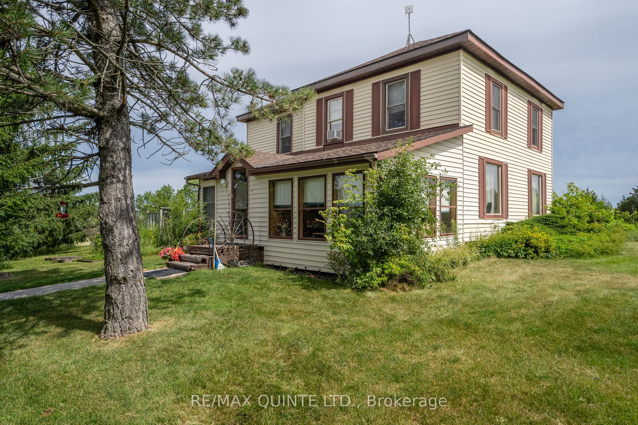 595 Elmbrook Rd Property Photo 1