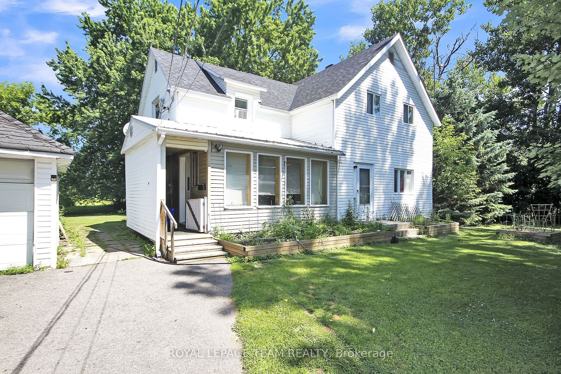 1429 Balmoral Drive N Property Photo 1