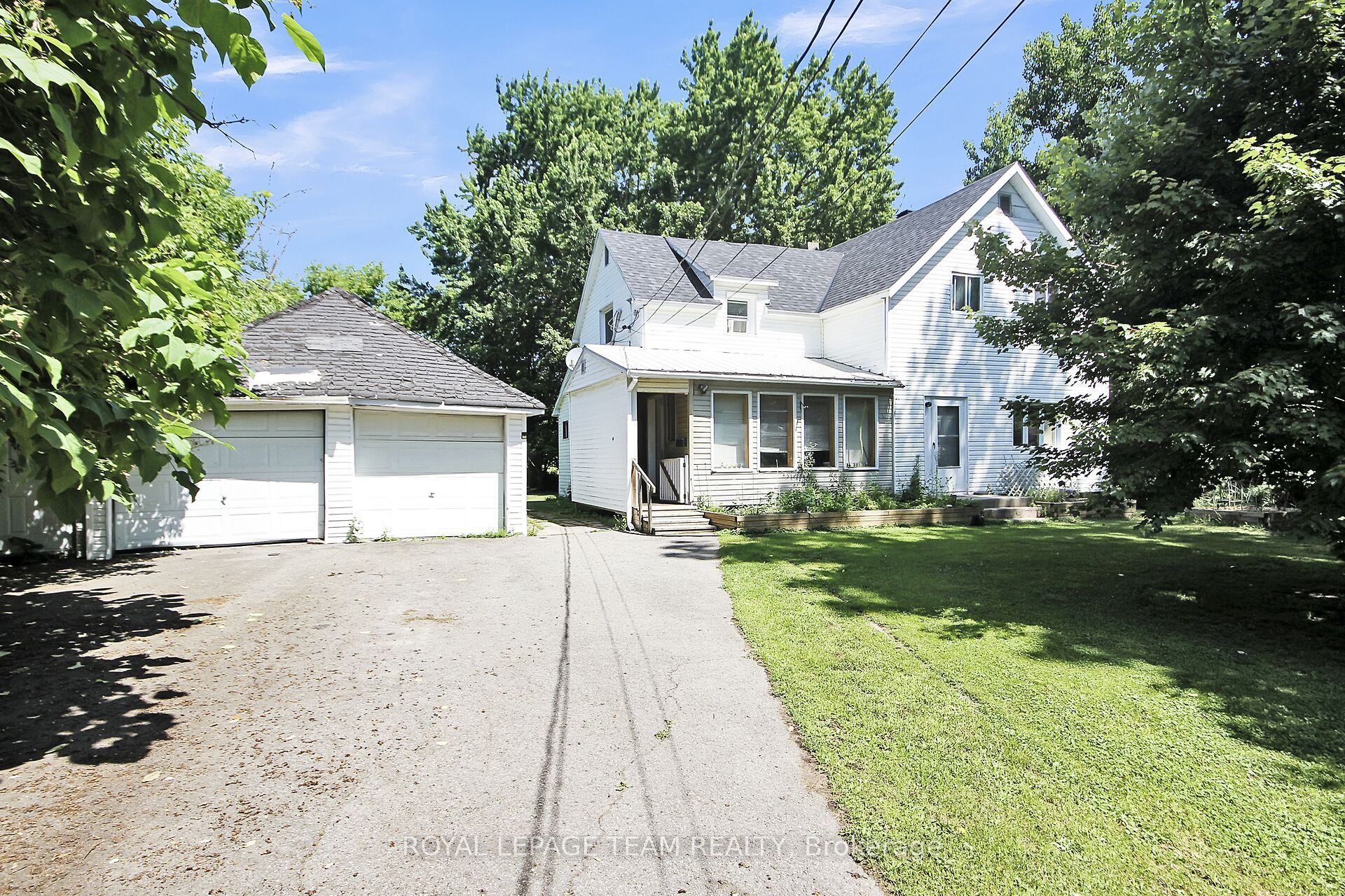 1429 Balmoral Drive N Property Photo 2