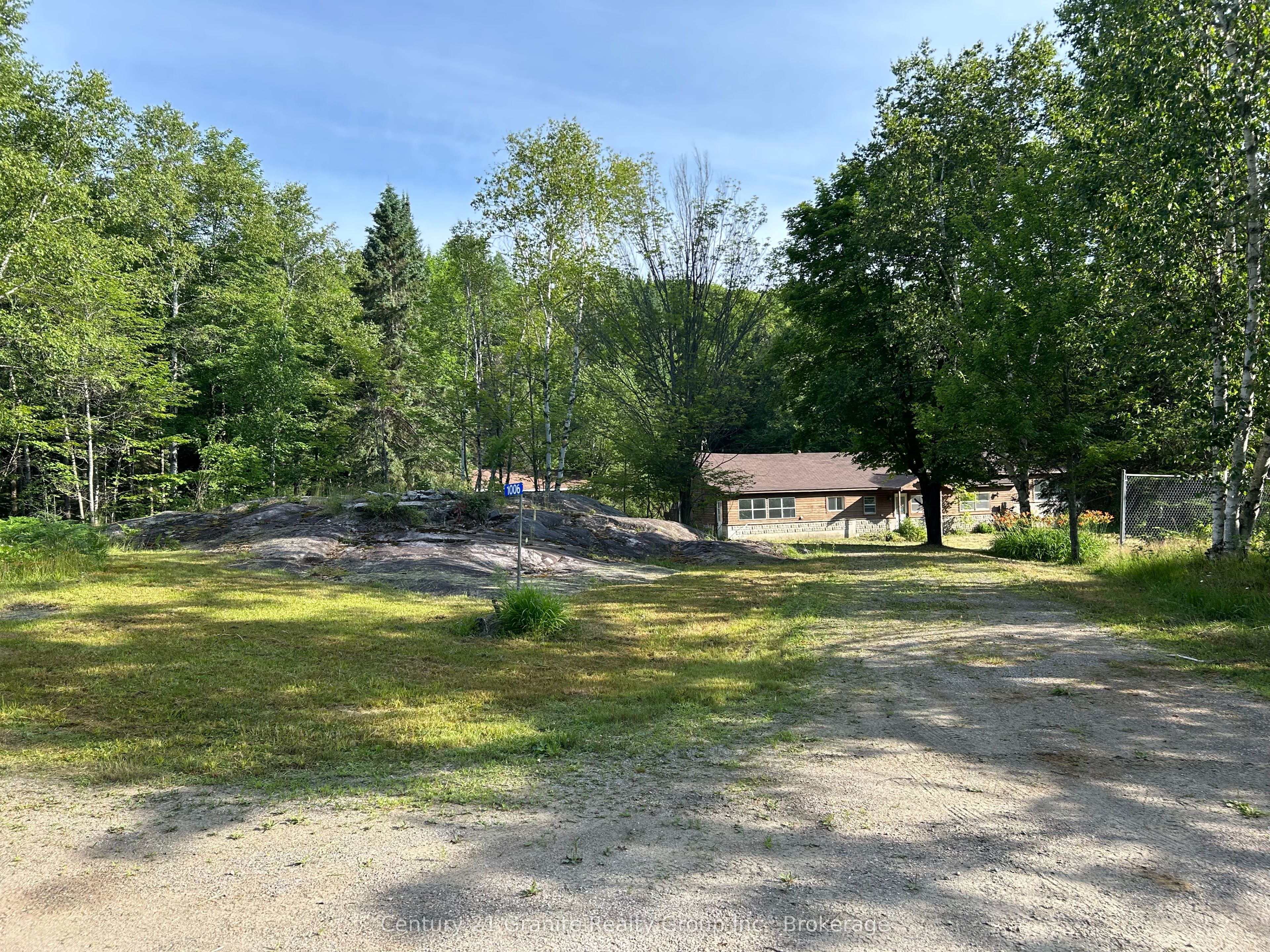 2423 Harburn Road Property Photo 1