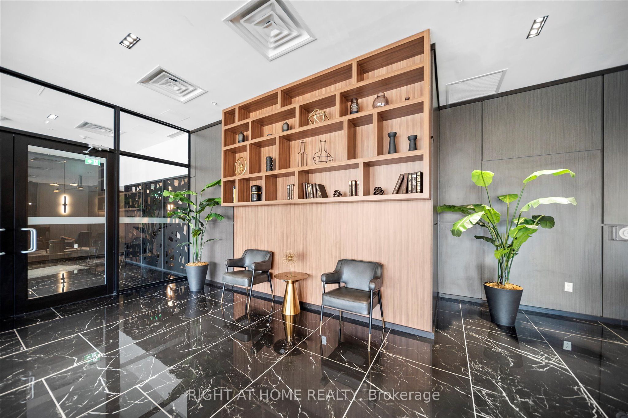 181 King Street S 806 Property Photo 3