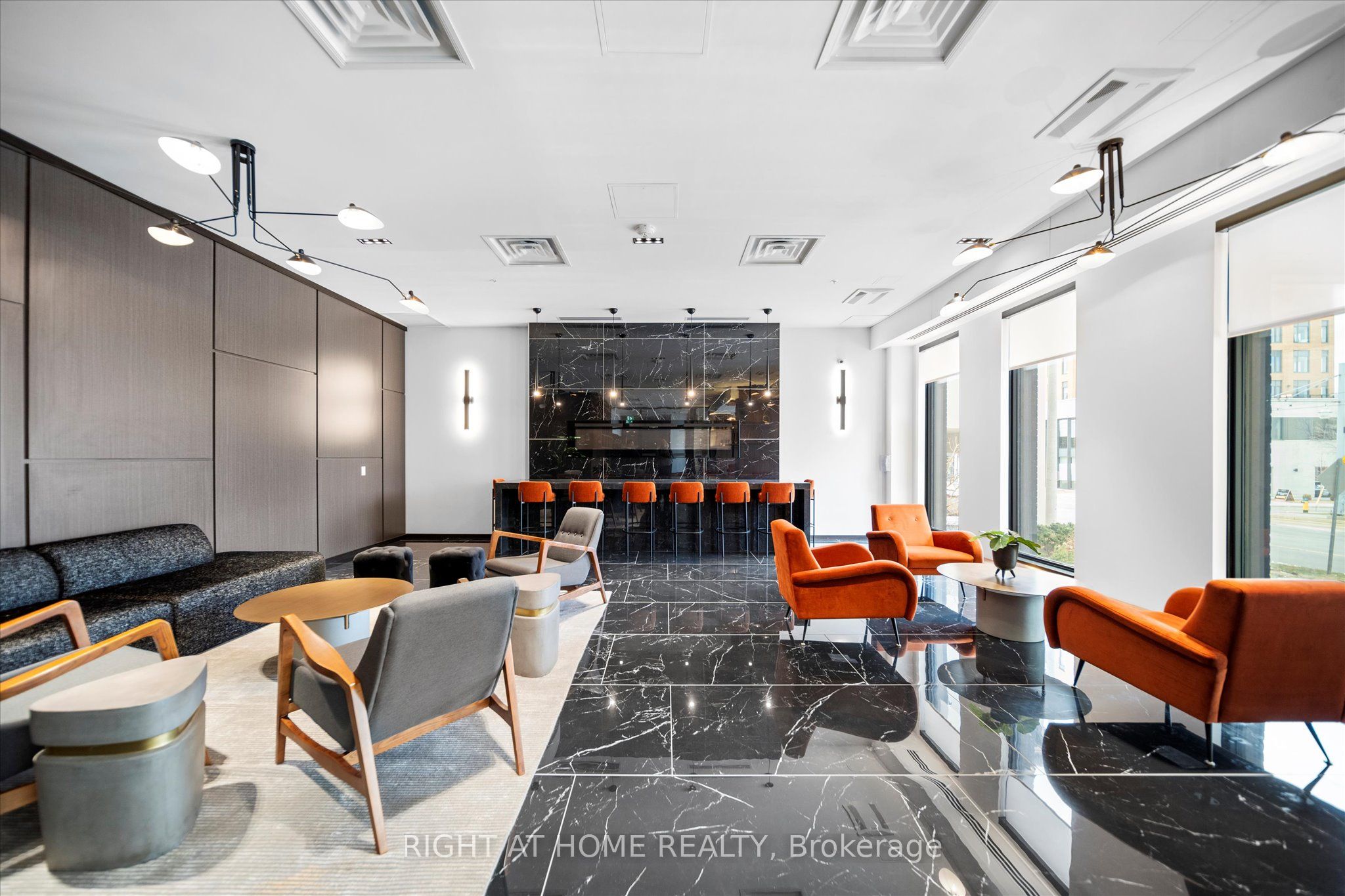 181 King Street S 806 Property Photo 4