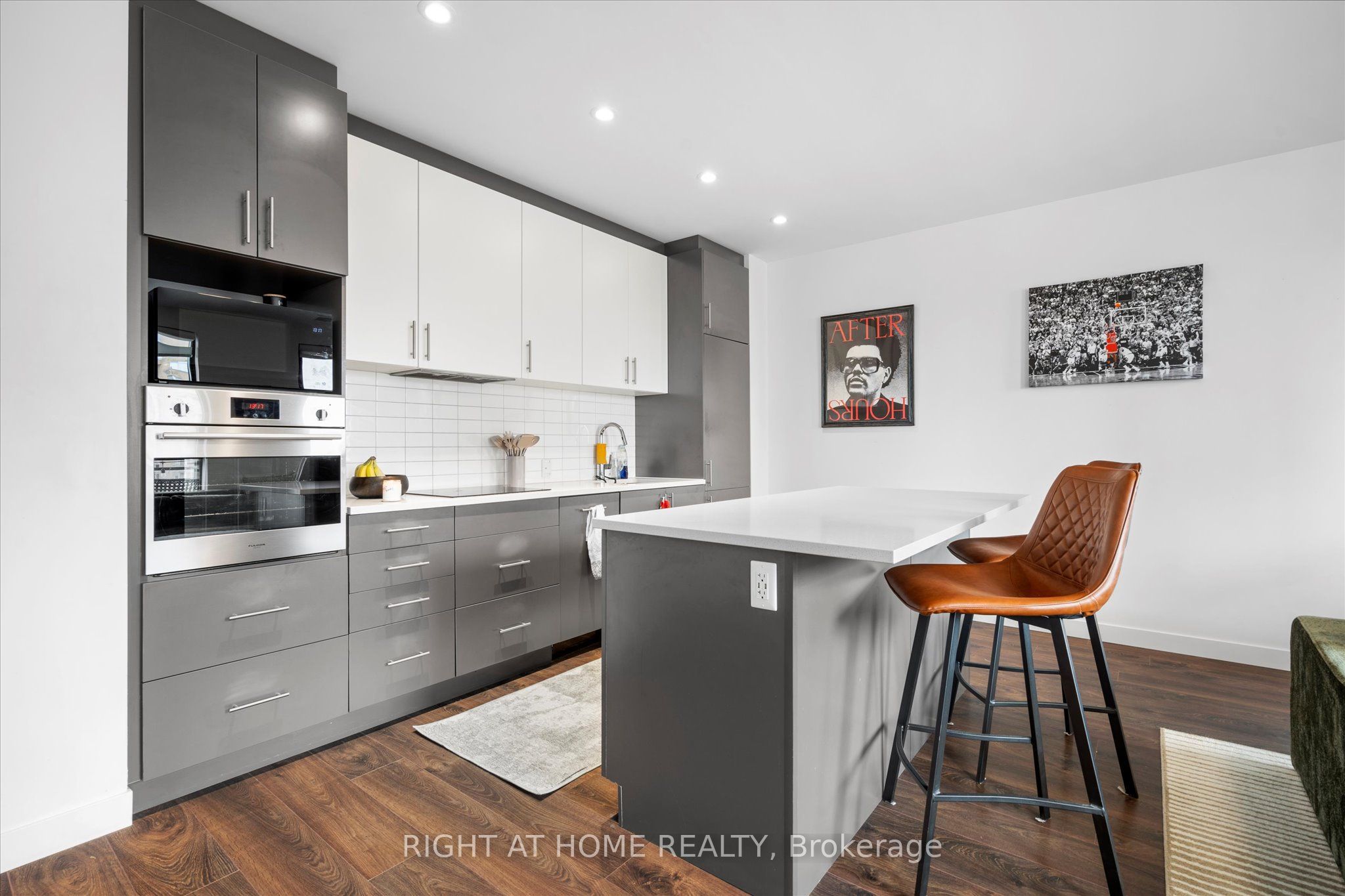 181 King Street S 806 Property Photo 5