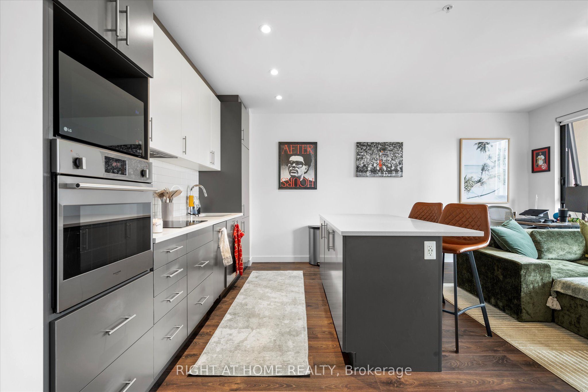 181 King Street S 806 Property Photo 6