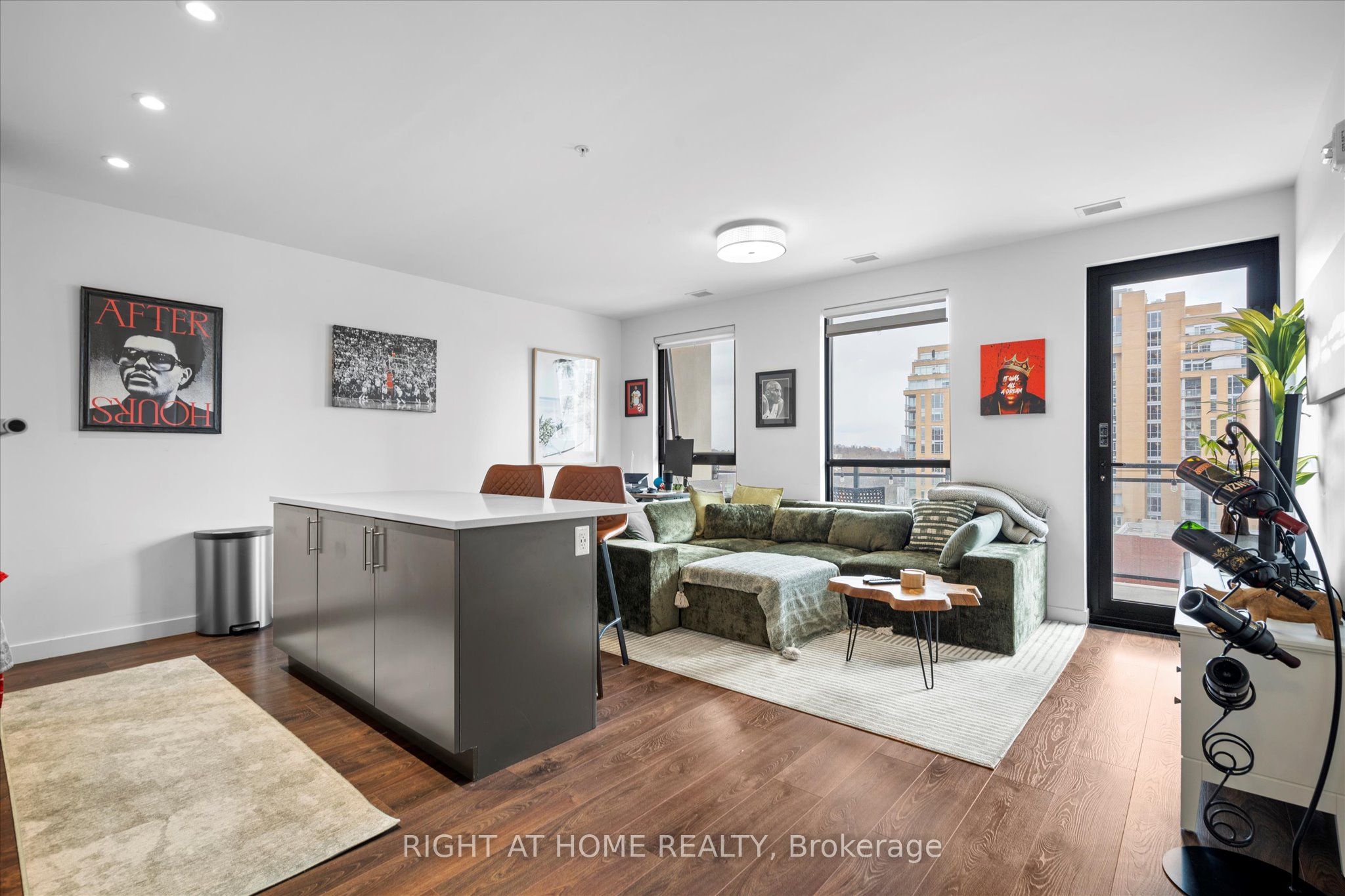 181 King Street S 806 Property Photo 8