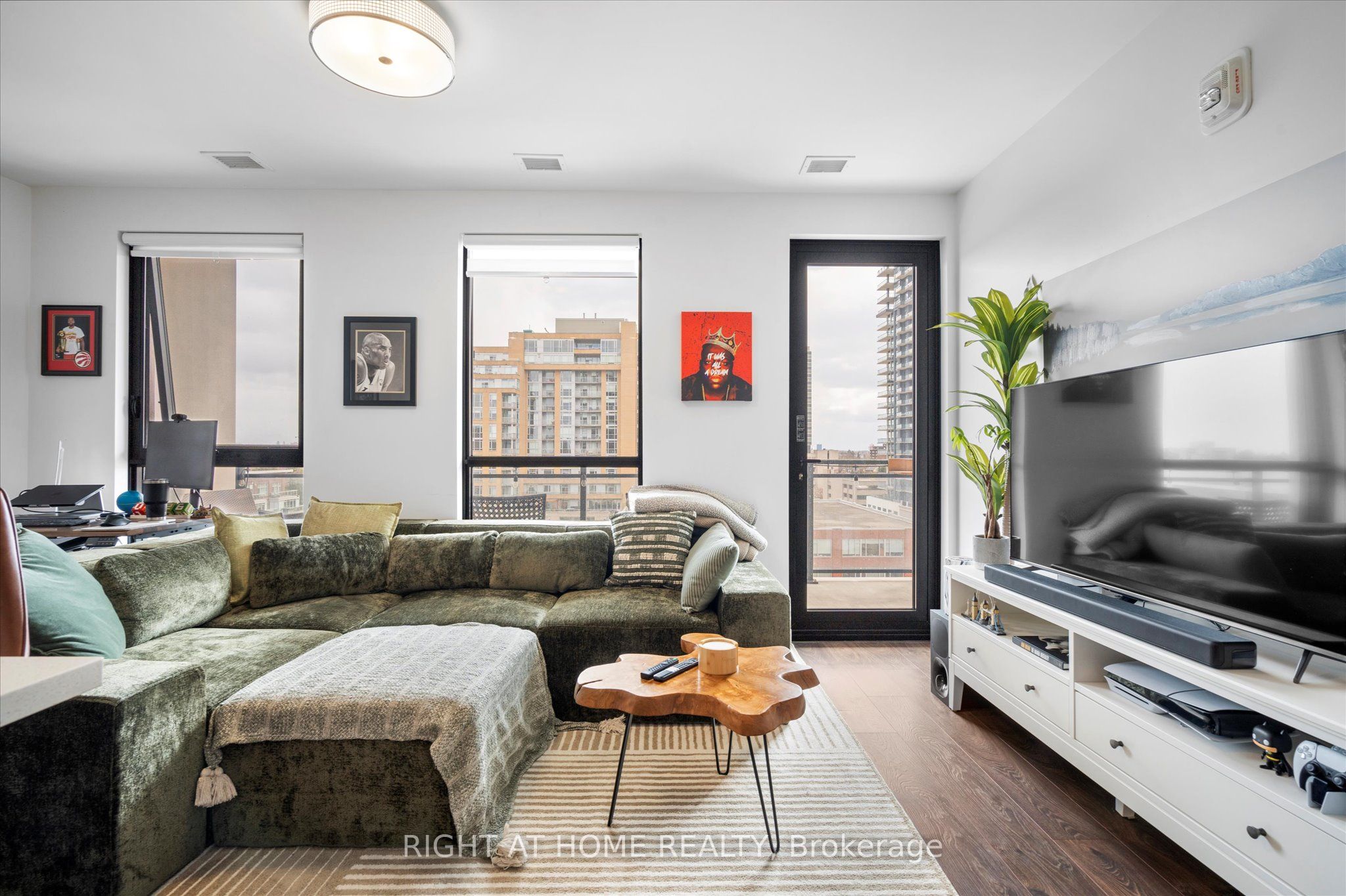 181 King Street S 806 Property Photo 10