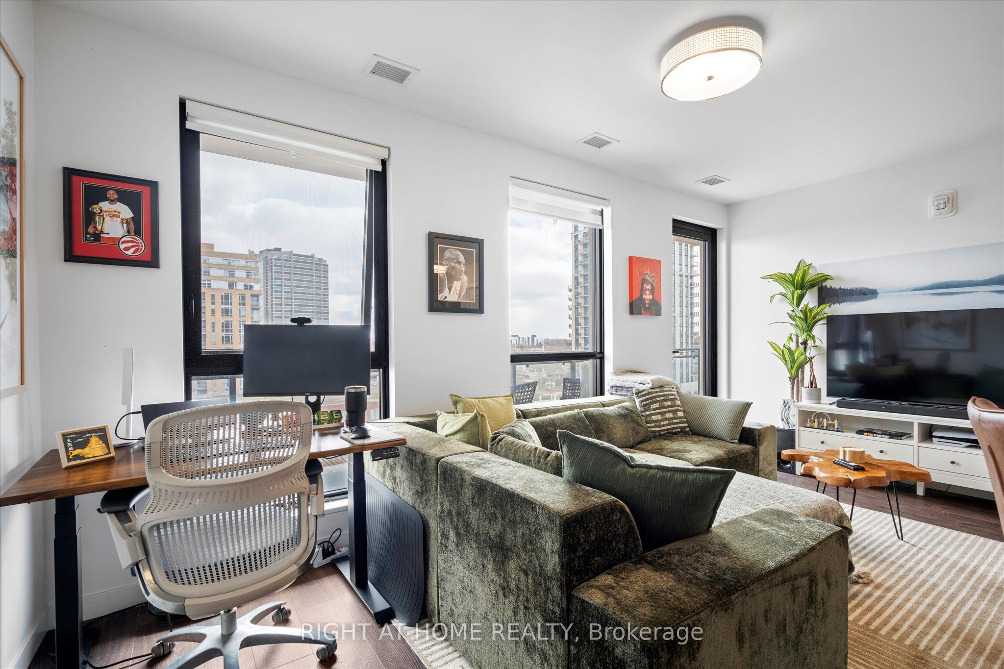 181 King Street S 806 Property Photo 11