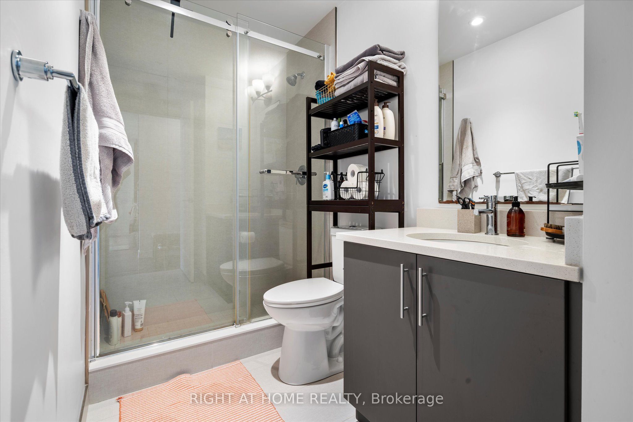 181 King Street S 806 Property Photo 15