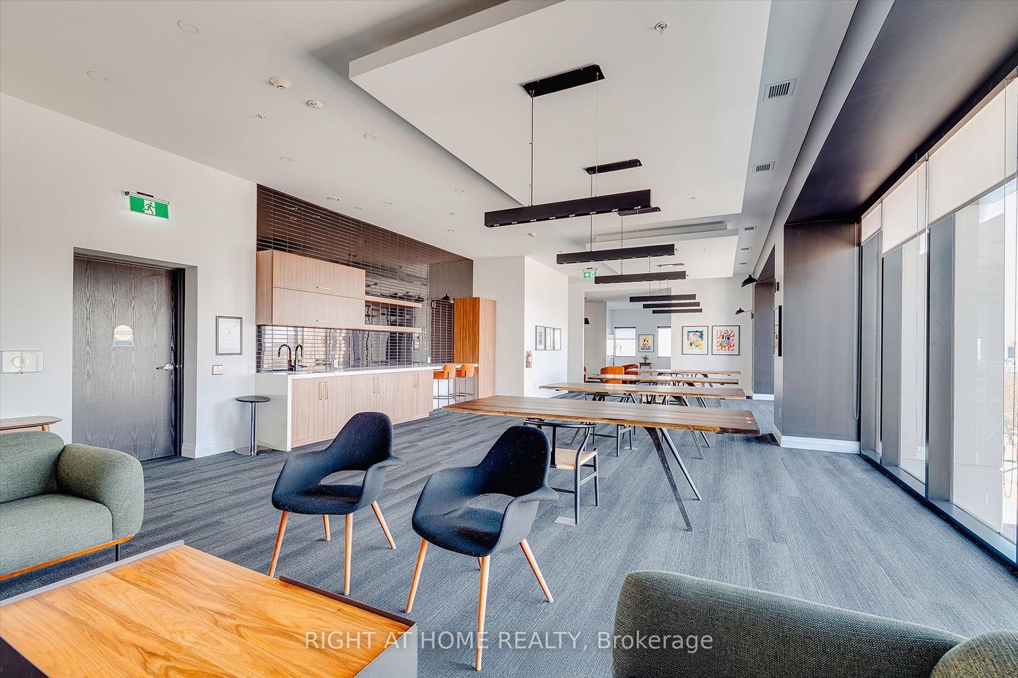 181 King Street S 806 Property Photo 19