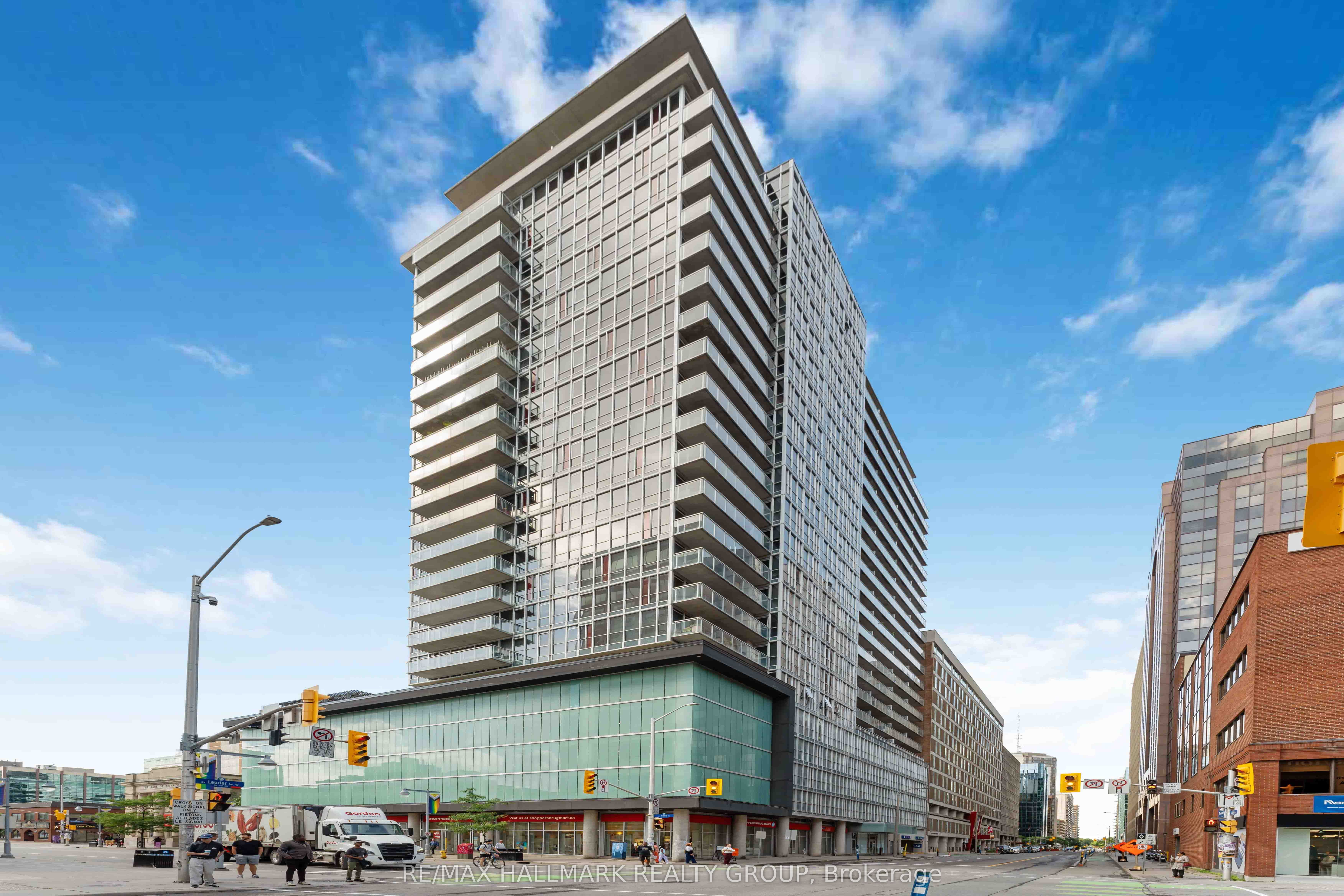 324 Laurier Avenue 1806 Property Photo 1