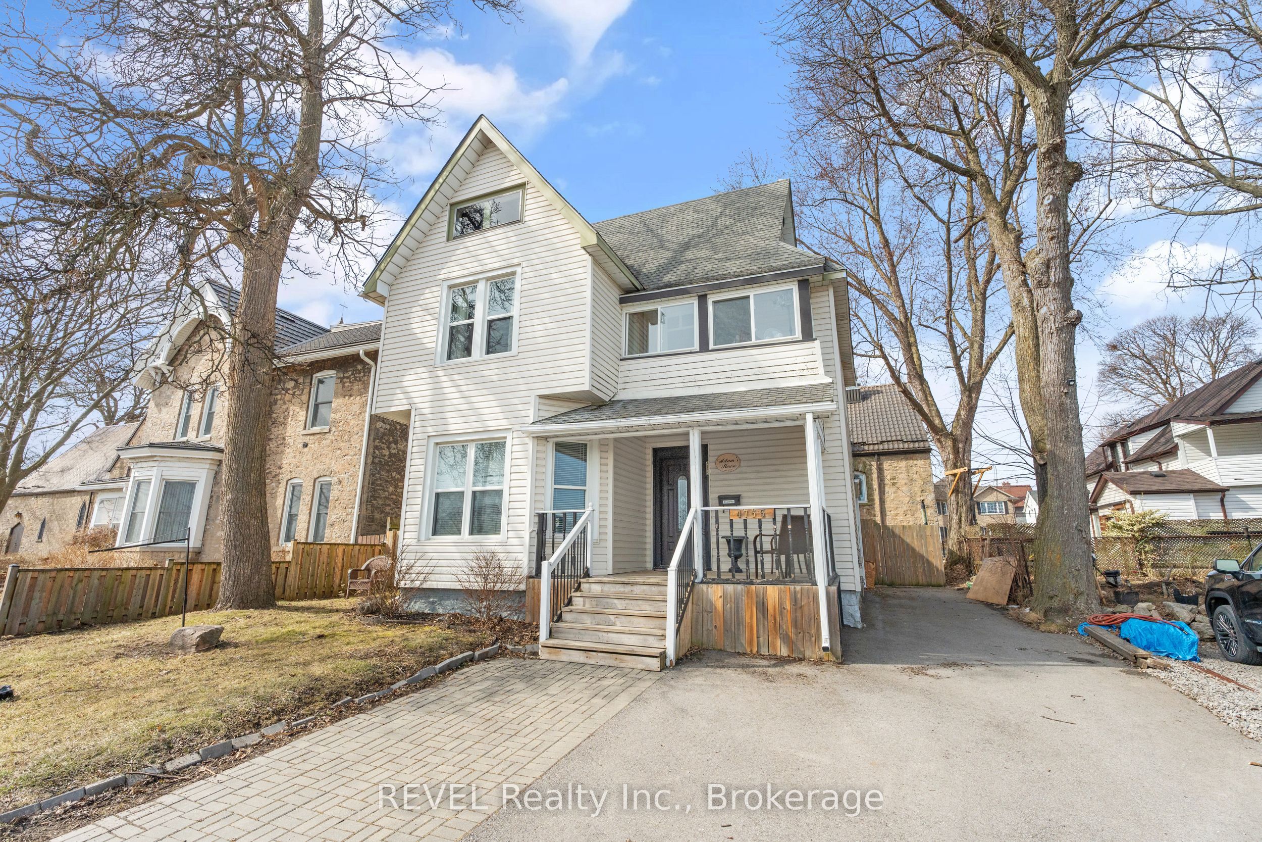 4755 River Road Property Photo 1