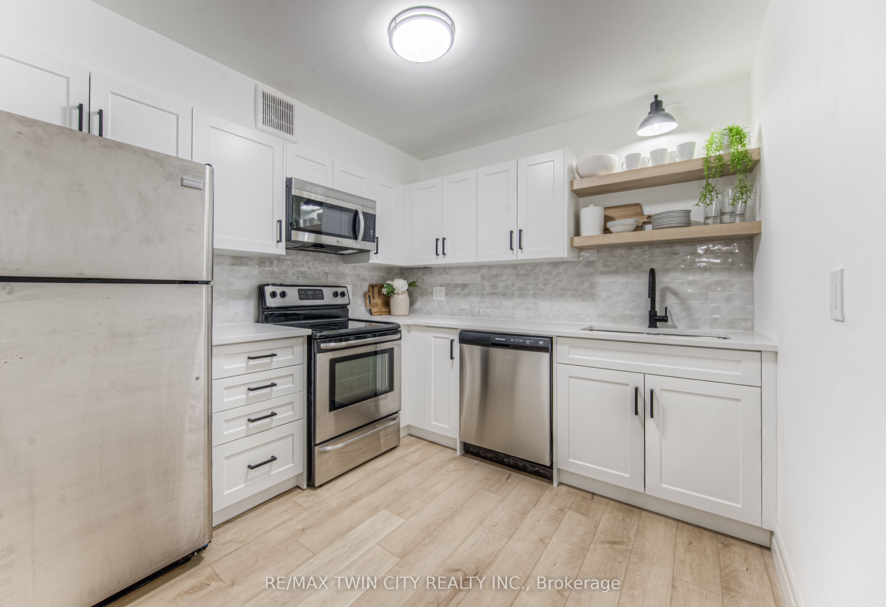 15 Hofstetter Avenue 321 Property Photo 5