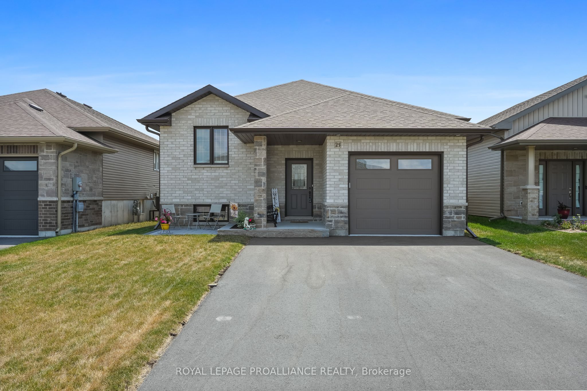25 Cedar Park Crescent Property Photo 1
