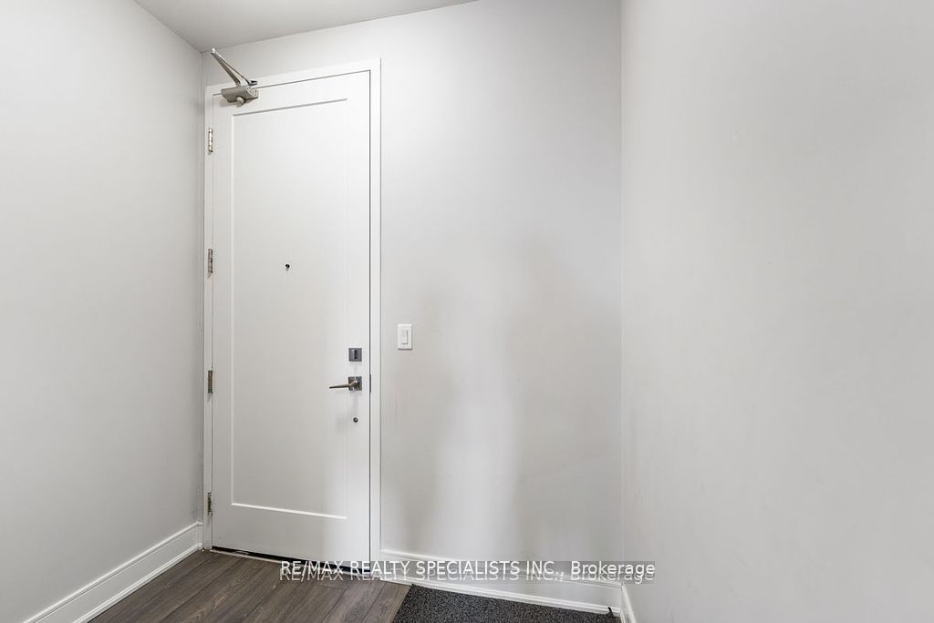 150 Main St W Property Photo 1