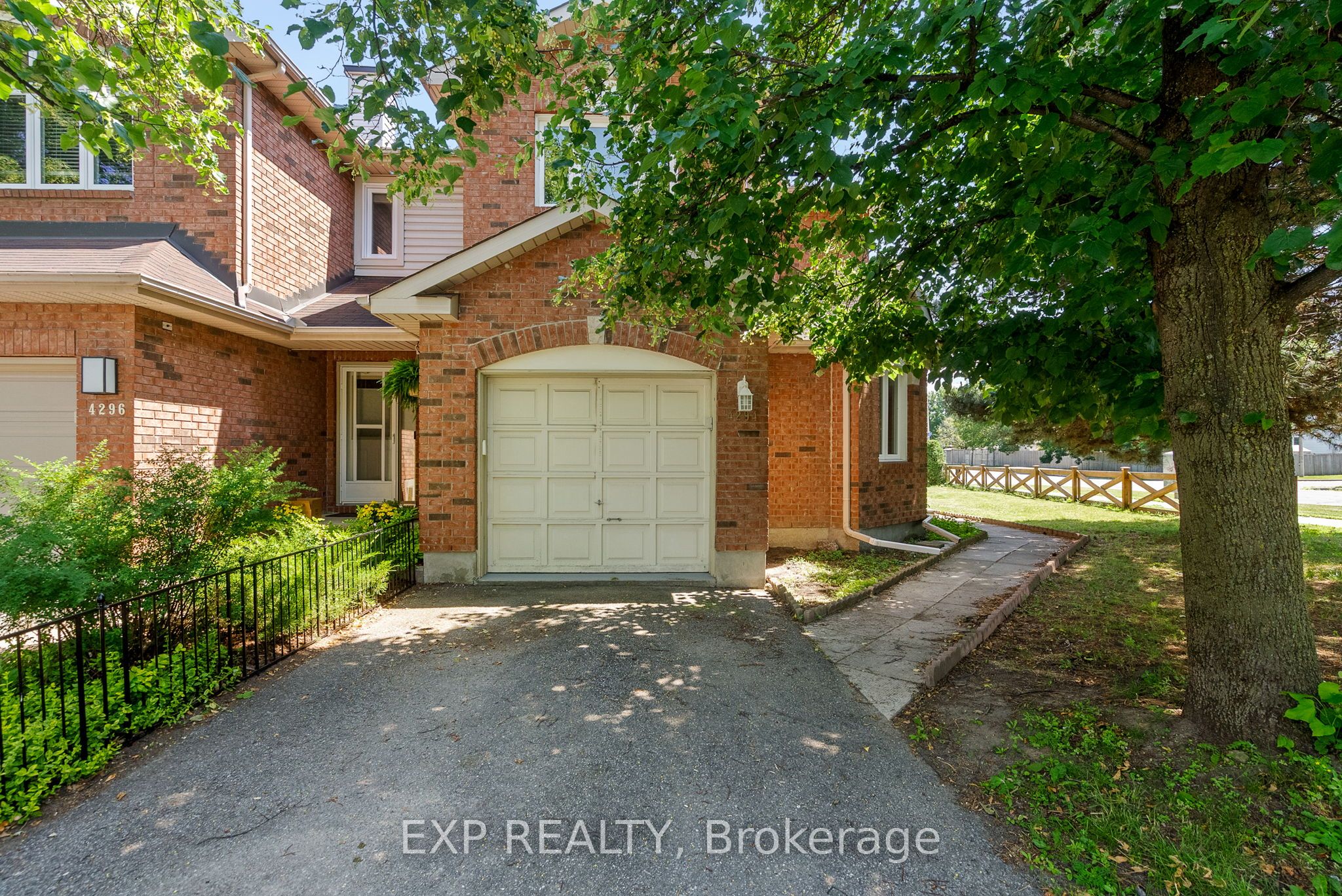 4294 Sunwood Crescent Property Photo 1