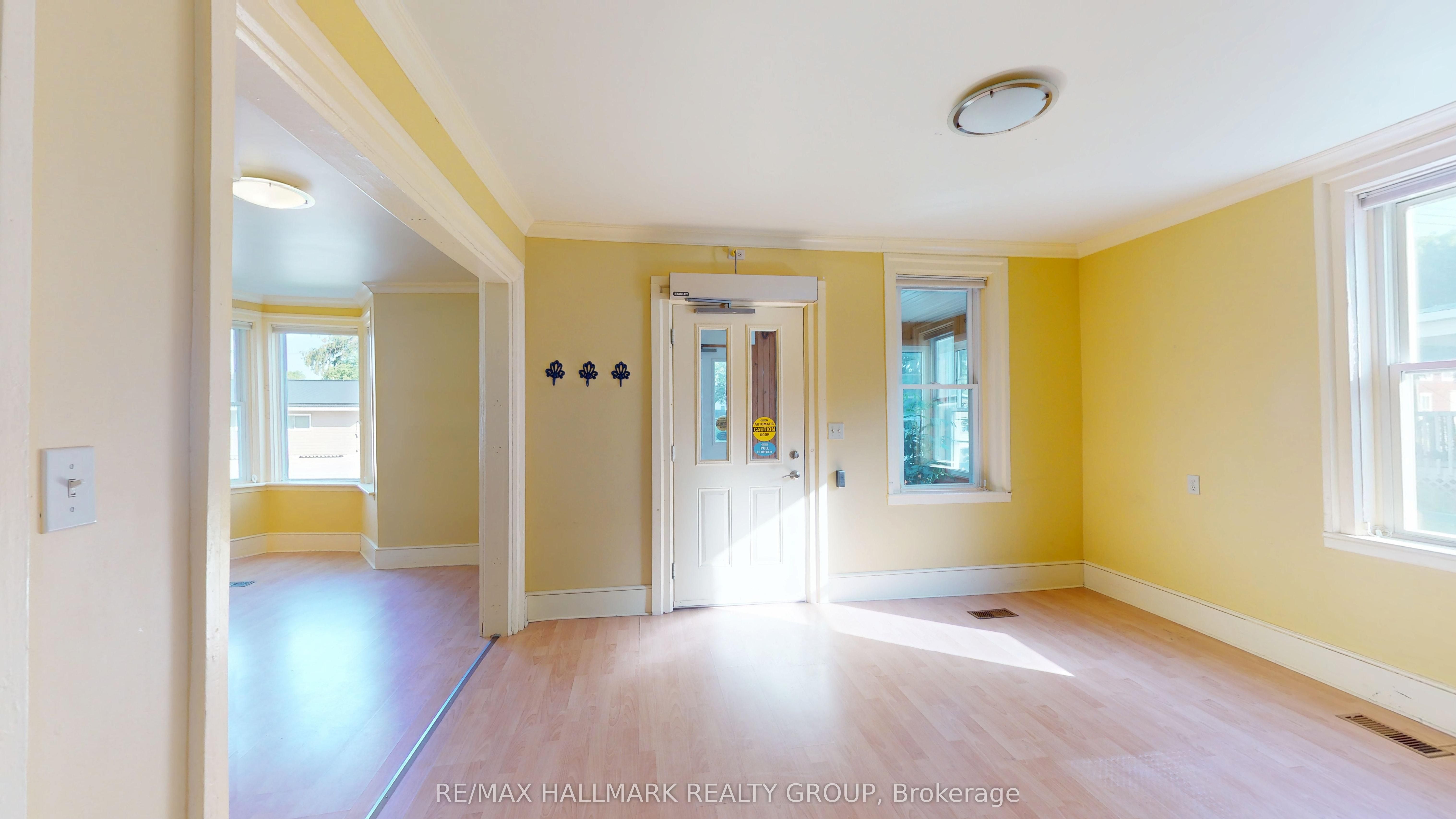 10 Wellington Street E Property Photo 24